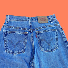 Load image into Gallery viewer, Levi&#39;s 550 jeans
