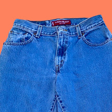 Load image into Gallery viewer, Levi&#39;s 550 jeans
