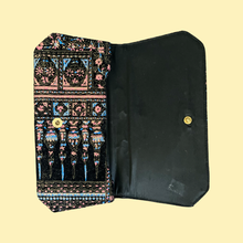 Load image into Gallery viewer, 1960’s Boho Accordion Clutch
